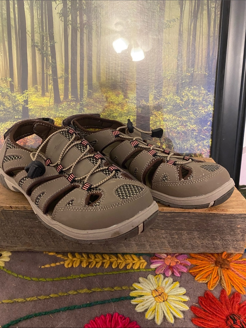 Eddie Bauer Olive Brown Closed-Toe Women's Sandals